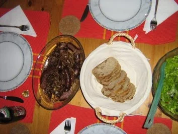 Rezept: Bauernbratwurst mit gerösteten Zwiebeln und Brot Bild Nr. 4 Bauernbratwurst mit gerösteten Zwiebeln und Brot - Rezept - Bild Nr. 4