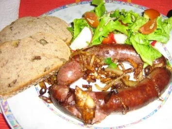 Rezept: Bauernbratwurst mit gerösteten Zwiebeln und Brot Bild Nr. 5 Bauernbratwurst mit gerösteten Zwiebeln und Brot - Rezept - Bild Nr. 5