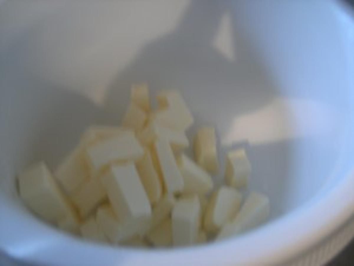 Rosmarin-Kräuter-Butter mit frischen Kräutern - Rezept - Bild Nr. 2