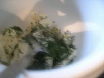 Rosmarin-Kräuter-Butter mit frischen Kräutern - Rezept - Bild Nr. 3