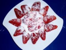Joghurt-Sahne mit beschwipsten Erdbeeren - Rezept