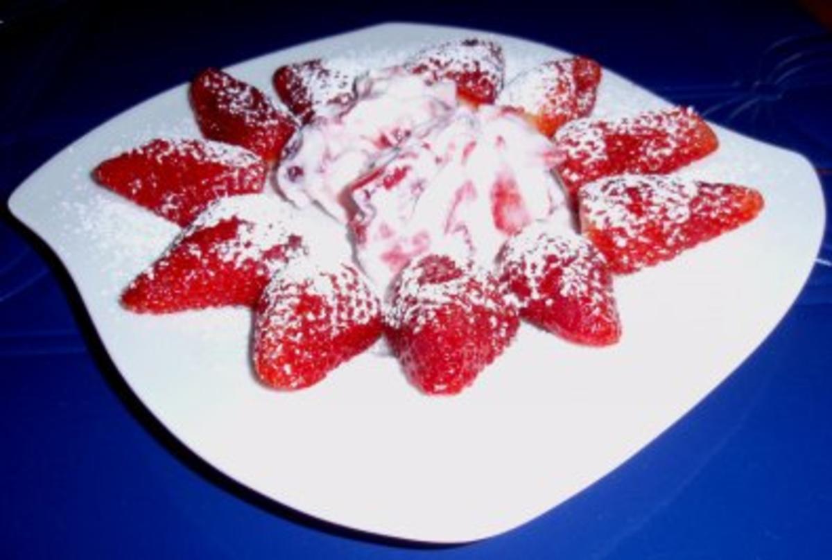 Joghurt-Sahne mit beschwipsten Erdbeeren - Rezept - Bild Nr. 4