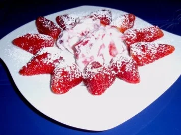 Joghurt-Sahne mit beschwipsten Erdbeeren - Rezept - Bild Nr. 4