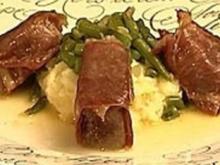 Roastbeefwürfel im Pancetta-Mantel mit Kartoffeln und Bohnen - Rezept