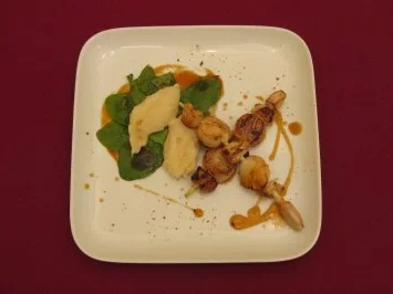 Jakobsmuschel-Poularden-Spieß auf Yams-Ingwer-Püree - Rezept - Bild Nr. 2