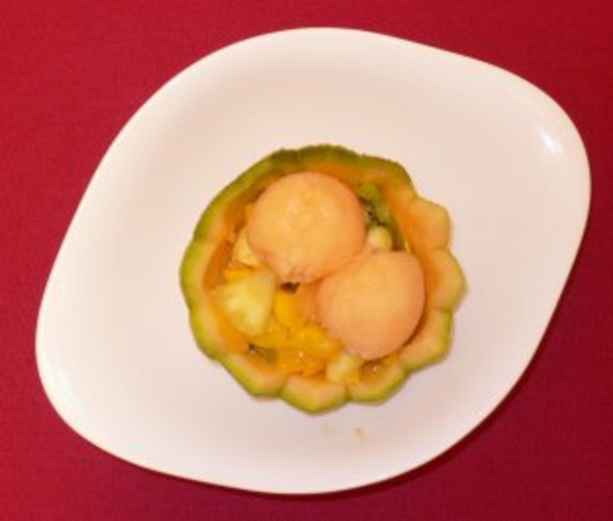 Cantaloupe Surprise mit frischen Früchten - Rezept - Bild Nr. 2