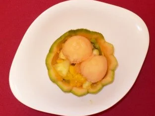 Cantaloupe Surprise mit frischen Früchten - Rezept - Bild Nr. 2