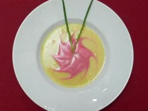 Kartoffelsüppchen mit Rote-Bete-Schaum - Rezept - Bild Nr. 2