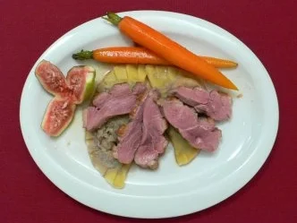 Feigenravioli mit Scheiben von der Barbarie-Entenbrust und karamellisierten Möhren - Rezept - Bild Nr. 2