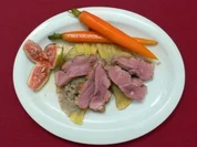 Feigenravioli mit Scheiben von der Barbarie-Entenbrust und karamellisierten Möhren - Rezept - Bild Nr. 2