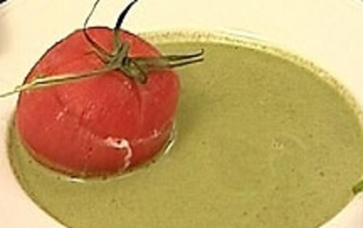 Basilikumschaumsuppe mit gratinierter Tomate - Rezept