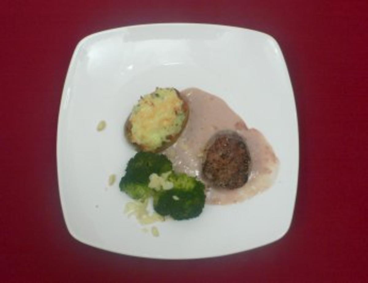 Pfeffriges Schweinemedaillon mit Sandkartoffel und Brokkoli - Rezept - Bild Nr. 2