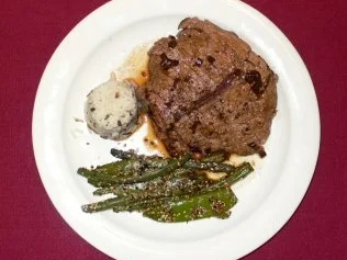 Geeistes Teriyaki-Rind mit Sesamböhnchen und aromatisiertem Wildreis - Rezept - Bild Nr. 2