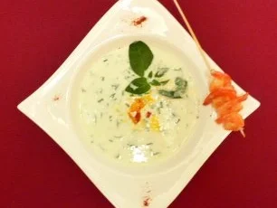 Kalte Kräutersuppe mit scharfen Gambaspießen - Rezept - Bild Nr. 2