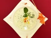 Kalte Kräutersuppe mit scharfen Gambaspießen - Rezept - Bild Nr. 2