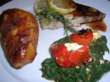 Thunfisch mariniert mit Kartoffelfächer an Blattspinat mit geschmorten Tomaten+Schafskäse - Rezept