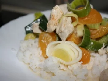 Hähnchen-Ragoutpfanne mit Aprikose und Reis - Rezept