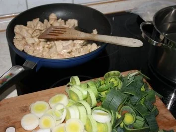 Hähnchen-Ragoutpfanne mit Aprikose und Reis - Rezept - Bild Nr. 3