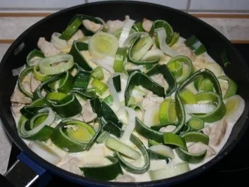 Hähnchen-Ragoutpfanne mit Aprikose und Reis - Rezept - Bild Nr. 4