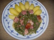 Grüne Bohnen mit geräucherter Rippe und Salzkartoffeln - Rezept