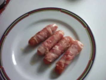 Mini-wiener im Frühstücksspeckmantel,geschmorte Pilze,gedünstetes Gemüse mit Fladenbrot - Rezept