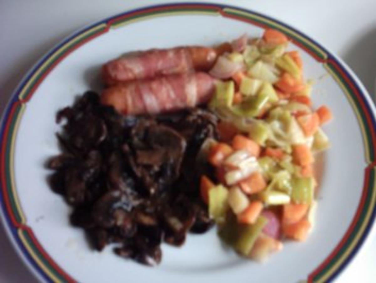 Mini-wiener im Frühstücksspeckmantel,geschmorte Pilze,gedünstetes Gemüse mit Fladenbrot - Rezept - Bild Nr. 8