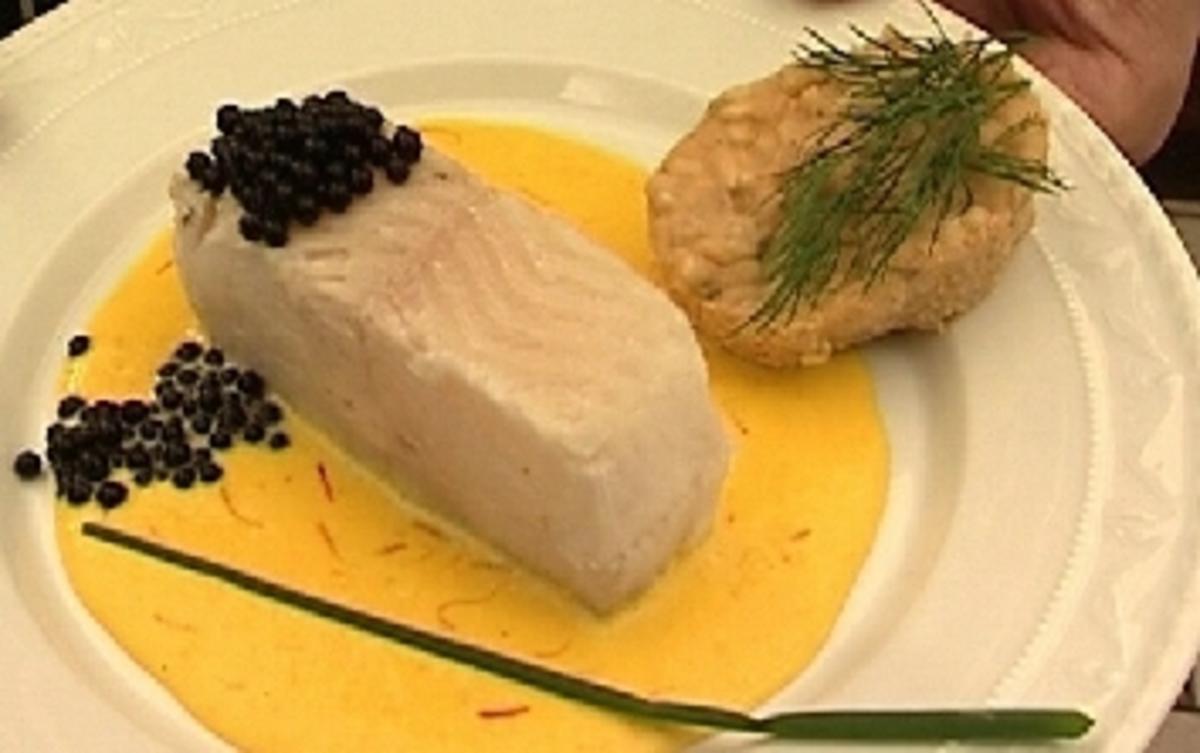 Heilbutt mit Kaviar an Risotto auf Safran-Sahnesoße