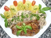 Rezept: Rumpsteaks mit Ingwer-Rahm-Champignons an Petersilienkartoffeln Rumpsteaks mit Ingwer-Rahm-Champignons an Petersilienkartoffeln - Rezept