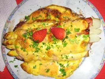 Rezept: Spargel-Schinken-Toast mit Sauce Hollandaise und Parmesan überbacken Spargel-Schinken-Toast mit Sauce Hollandaise und Parmesan überbacken - Rezept