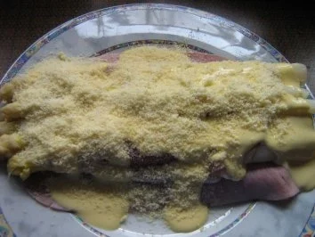 Rezept: Spargel-Schinken-Toast mit Sauce Hollandaise und Parmesan überbacken Bild Nr. 6 Spargel-Schinken-Toast mit Sauce Hollandaise und Parmesan überbacken - Rezept - Bild Nr. 6