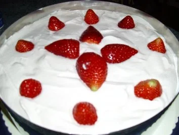 Erdbeer-Quark-Sahnetorte für eilige - Rezept - Bild Nr. 2