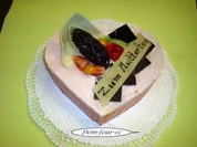 Tolles Erdbeermousse-Herz mit frischen Früchten - Rezept