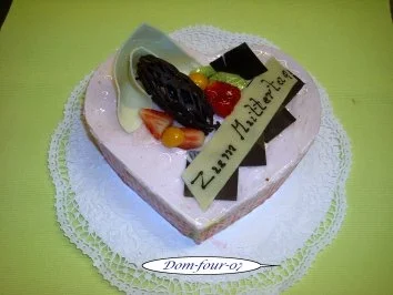 Tolles Erdbeermousse-Herz mit frischen Früchten - Rezept - Bild Nr. 2