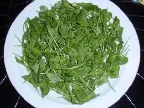 Bunter Salat mit Früchten und Käse und einem Joghurt-Orangendressing - Rezept - Bild Nr. 4