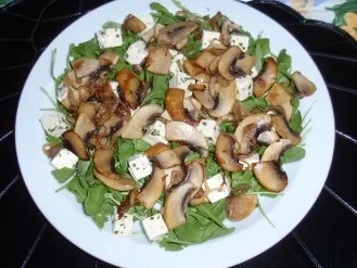 Bunter Salat mit Früchten und Käse und einem Joghurt-Orangendressing - Rezept - Bild Nr. 5