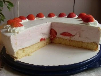 Rezept: Erdbeer-Sahne-Torte Bild Nr. 2 Erdbeer-Sahne-Torte - Rezept - Bild Nr. 2