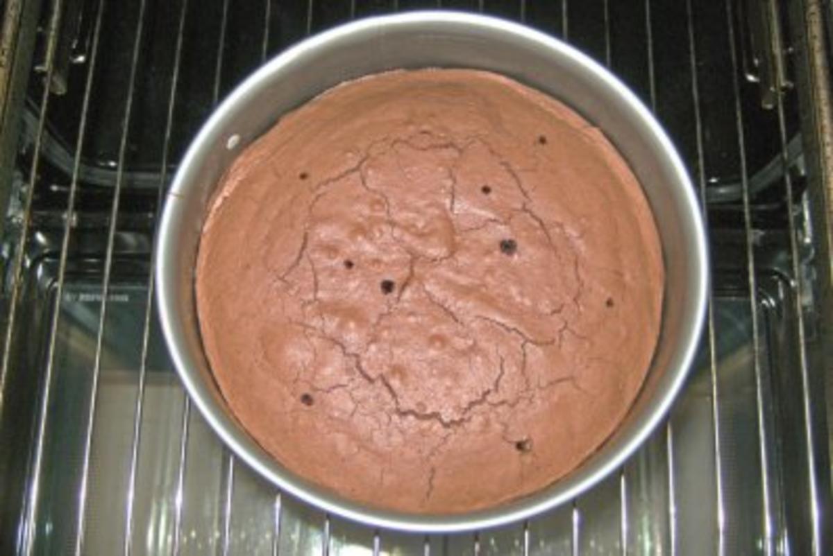 Schokoladen - Kirschtorte mit Eierlikörcreme - Rezept - Bild Nr. 6