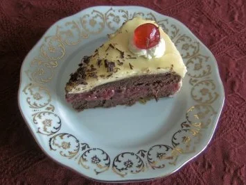 Schokoladen - Kirschtorte mit Eierlikörcreme - Rezept - Bild Nr. 2