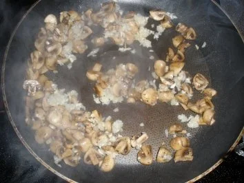 Rezept: Gratinierte Pizza-Frikadellen Bild Nr. 4 Gratinierte Pizza-Frikadellen - Rezept - Bild Nr. 4