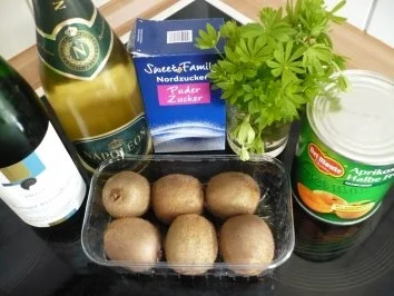 Rezept: Waldmeister - Bowle Bild Nr. 2 Waldmeister - Bowle - Rezept - Bild Nr. 2