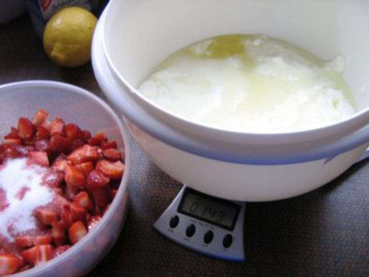 Erdbeer-Dickmilch-Sahne- Torte - Rezept - Bild Nr. 3