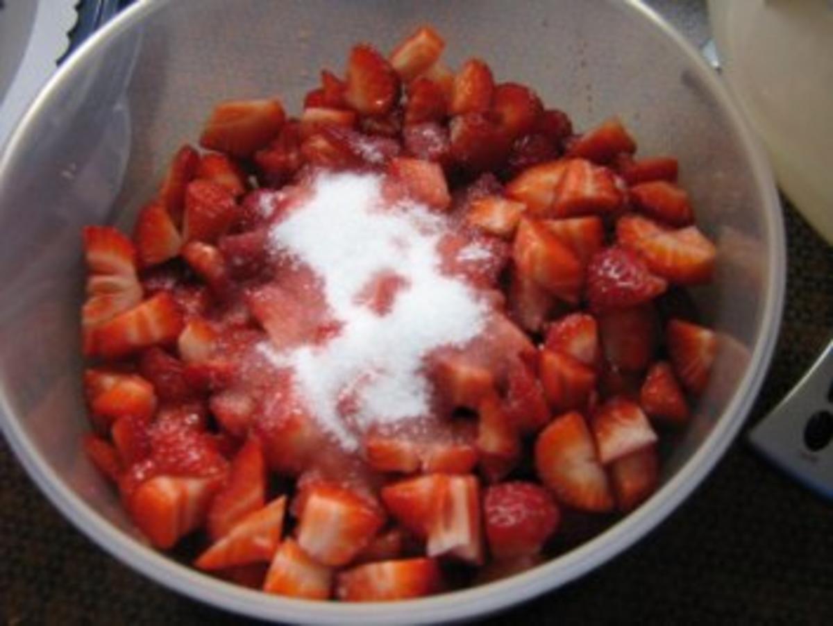Erdbeer-Dickmilch-Sahne- Torte - Rezept - Bild Nr. 4