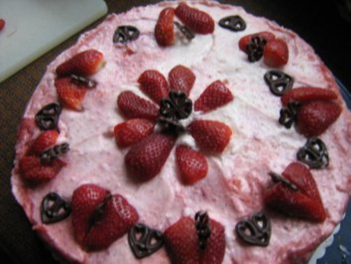 Erdbeer-Dickmilch-Sahne- Torte - Rezept von heinzelfrau
