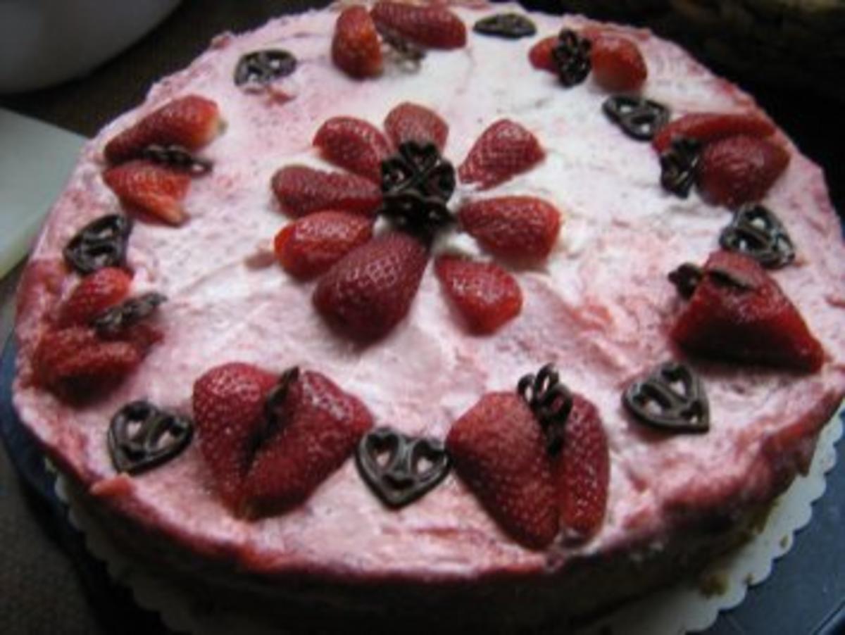 Erdbeer-Dickmilch-Sahne- Torte - Rezept - Bild Nr. 7