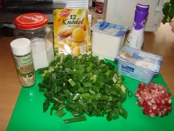 Knödel mit Lauchzwiebel-Specksoße - Rezept - Bild Nr. 2