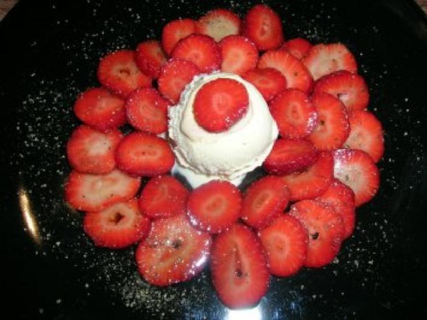 Erdbeeren eingelegt mit Balsamico-Honig an Vanilleeis - Rezept - kochbar.de