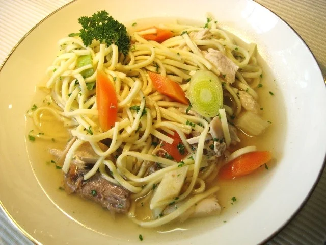 Rezept: Hühnersuppe mit Einlage ... Bild Nr. 4217 Hühnersuppe mit Einlage ... - Rezept - Bild Nr. 4217