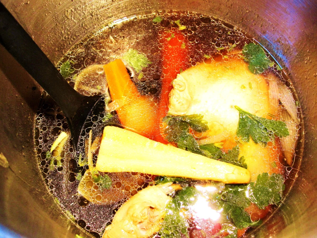 Rezept: Hühnersuppe mit Einlage ... Bild Nr. 4222 Hühnersuppe mit Einlage ... - Rezept - Bild Nr. 4222