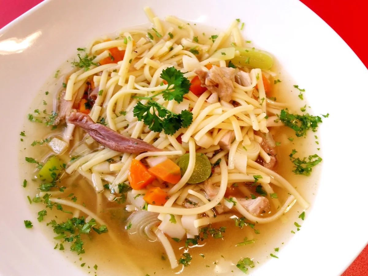 Rezept: Hühnersuppe mit Einlage ... Bild Nr. 4223 Hühnersuppe mit Einlage ... - Rezept - Bild Nr. 4223