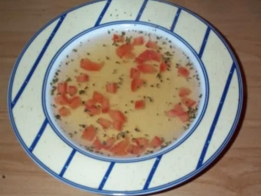 Klare Tomatensuppe - schnell &amp; einfach - 112 kcal/100g